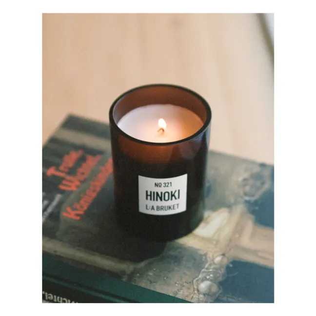 Vela perfumada Hinoki - 260g | Sin tintes