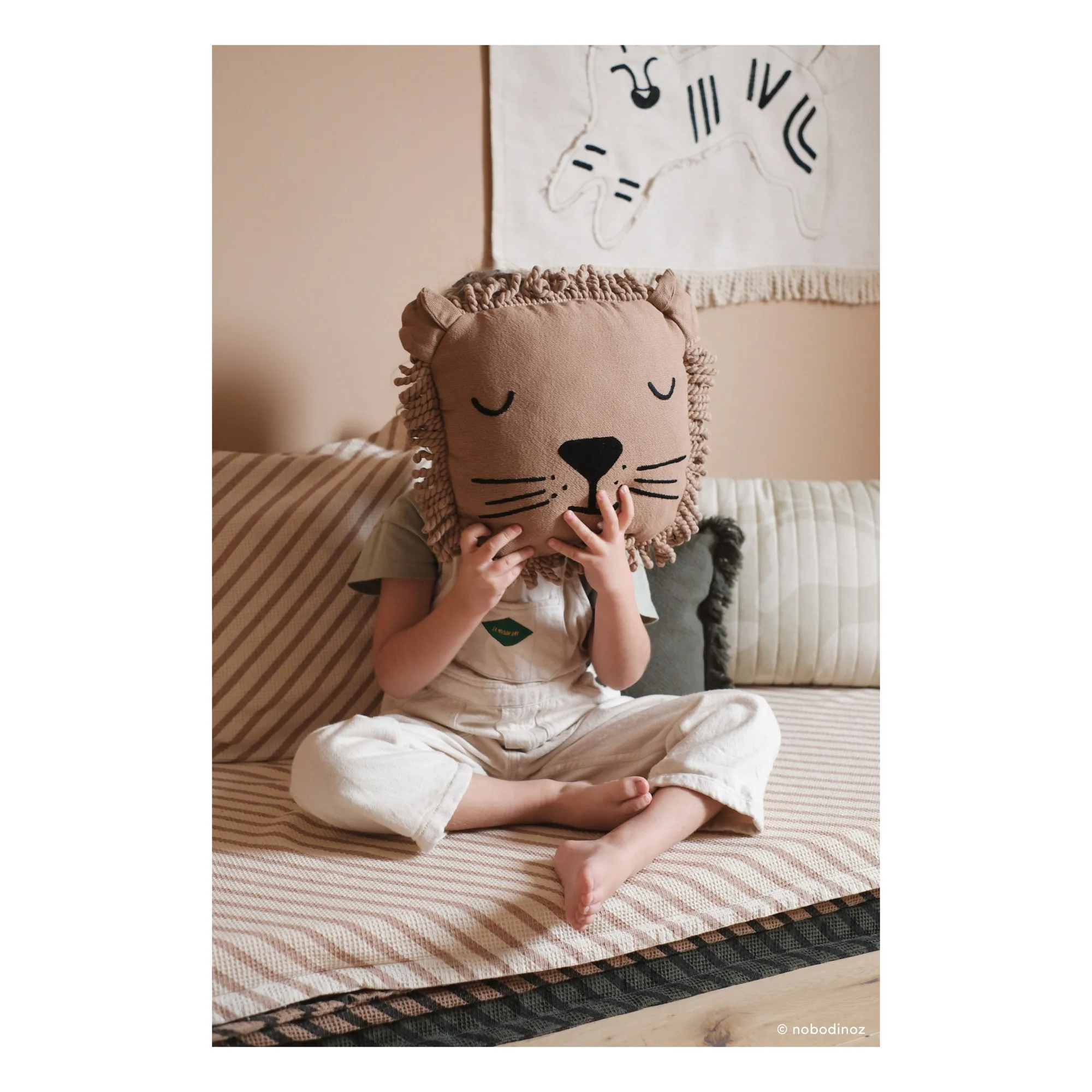 Coussin brodé Lion | Sable- Image produit n°1