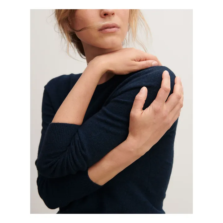 Classic Cashmere Round Neck Sweater | Navy blue- Product image n°2
