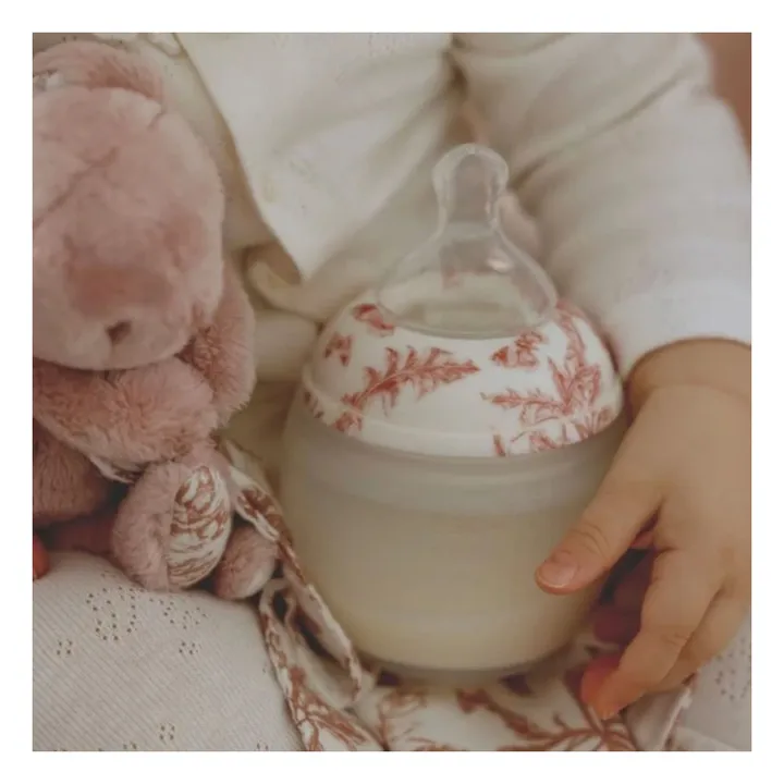Coffret biberon en silicone médical et doudou lange Augustin le lapin Toile de Jouy  - Elhée x Tartine et Chocolat | Rose pêche- Image produit n°5