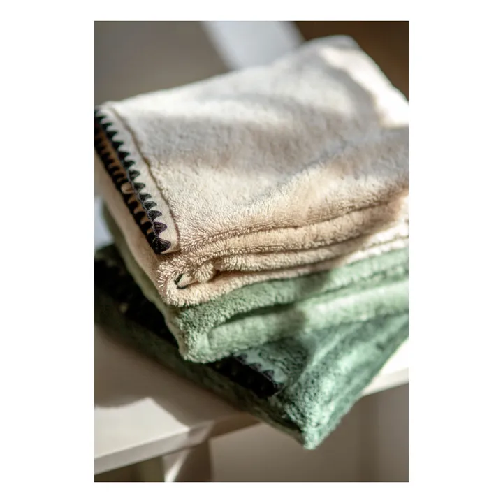 Serviette de bain en coton Issey | Vert amande- Image produit n°1