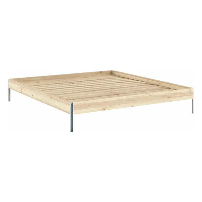 Cama de madera con núcleo