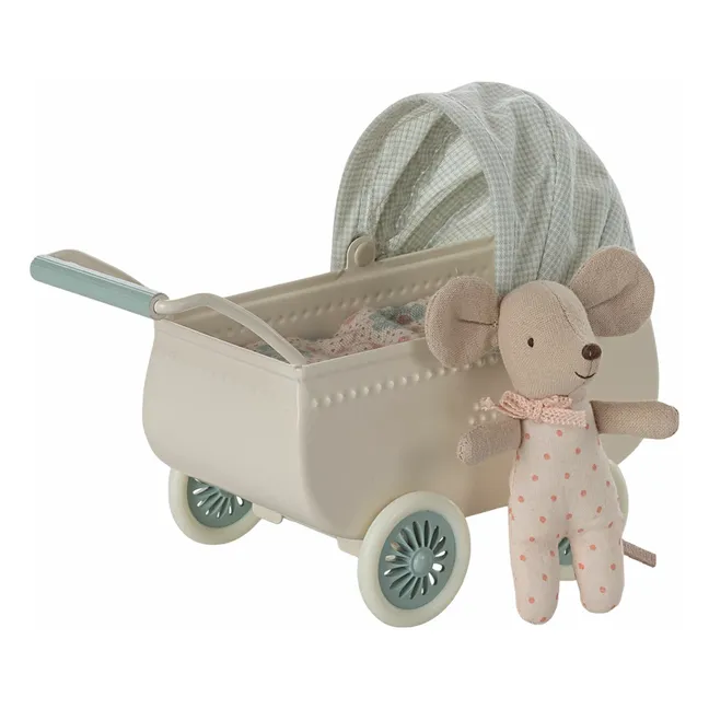 Mäusebaby in seinem Kinderwagen | Mintgrün