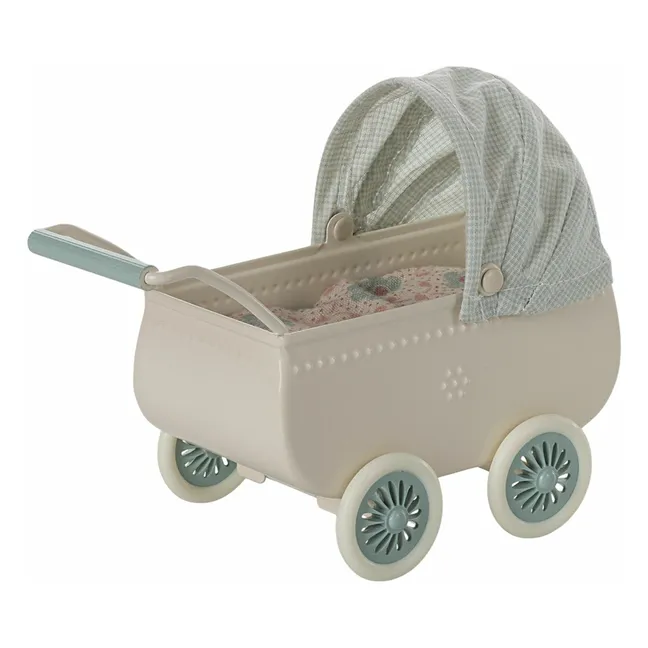 Mäusebaby in seinem Kinderwagen | Mintgrün