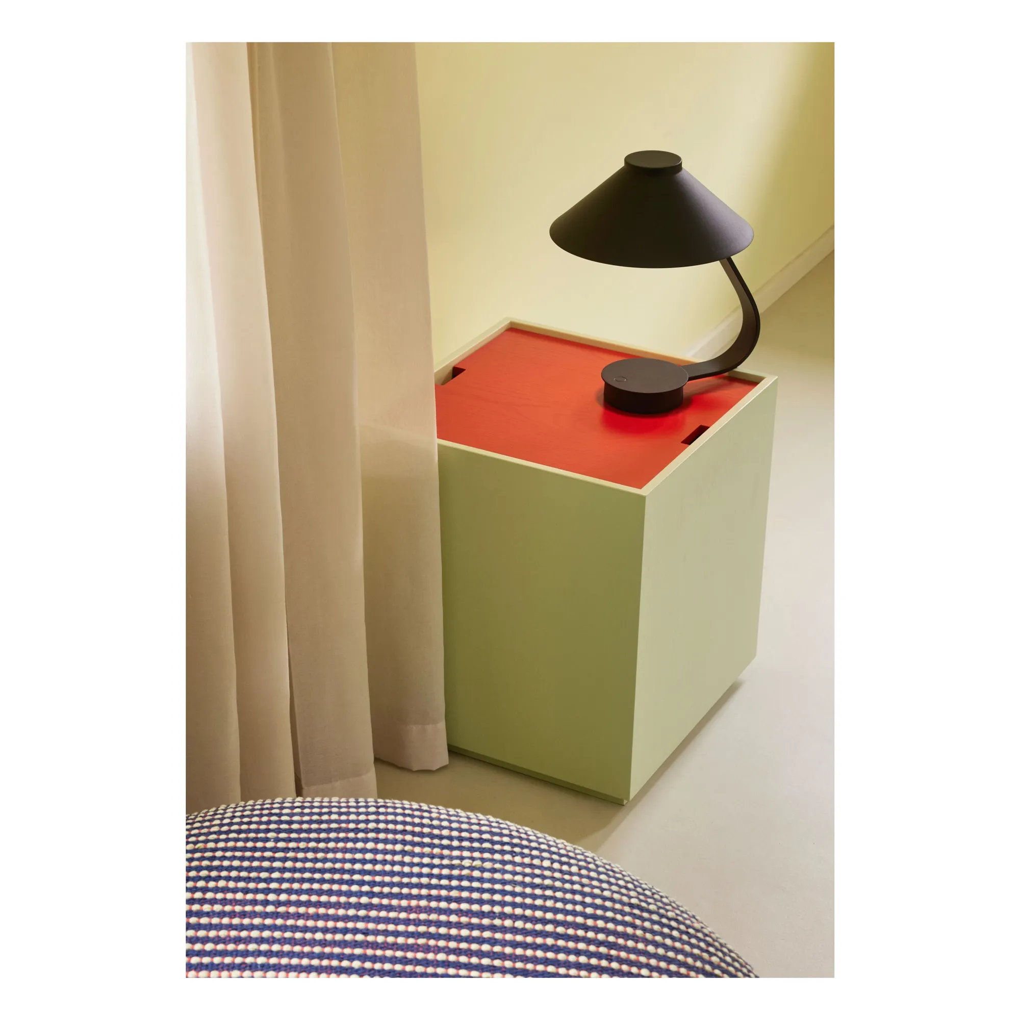 Table d'appoint Vault | Rouge- Image produit n°1