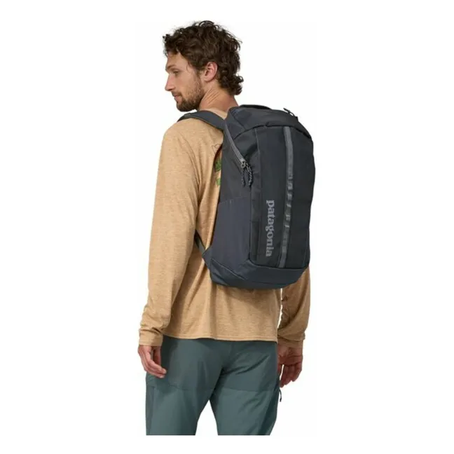 Black Hole Pack 25L Recycled Fiber Backpack | Midnight blue