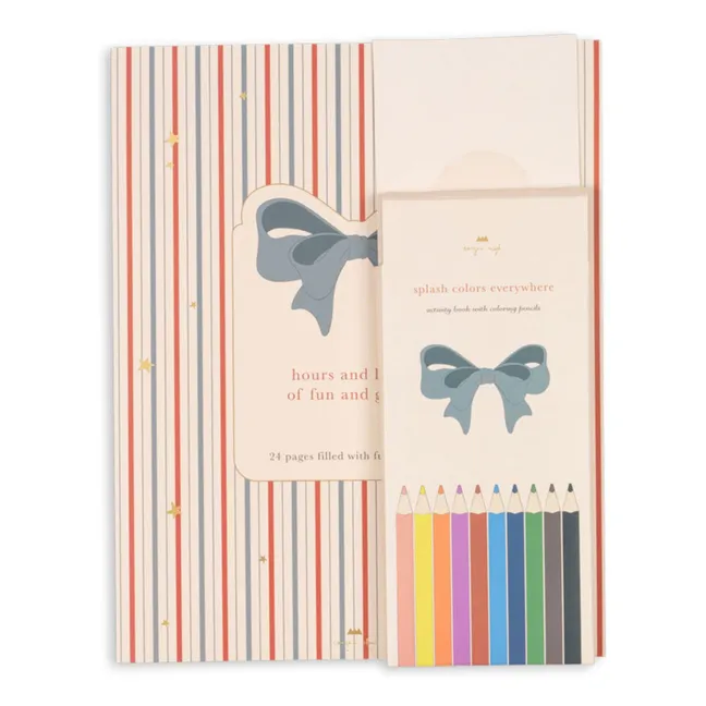 Libro de actividades con lápices de colores