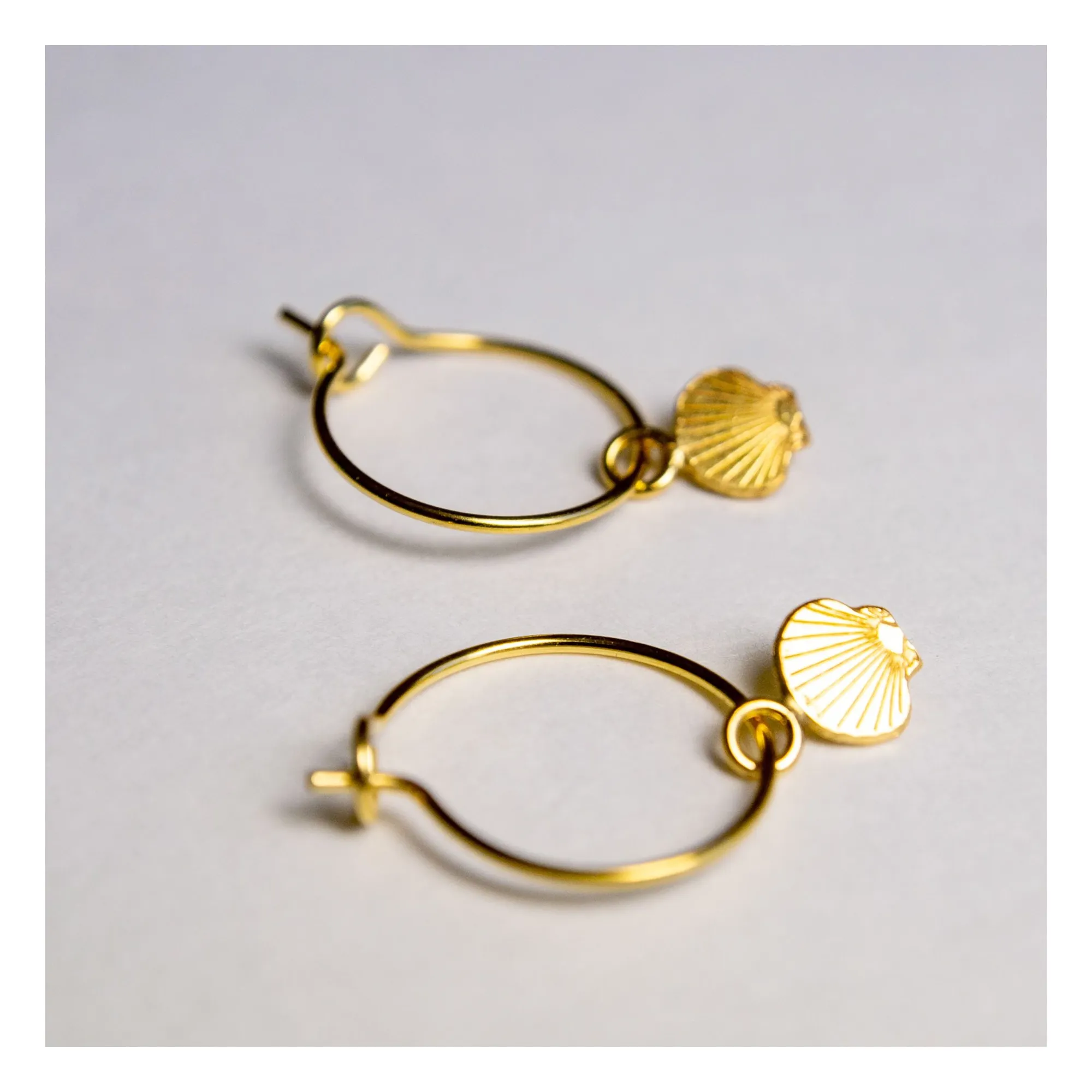Adorabili Gold Small Shell Creoles
