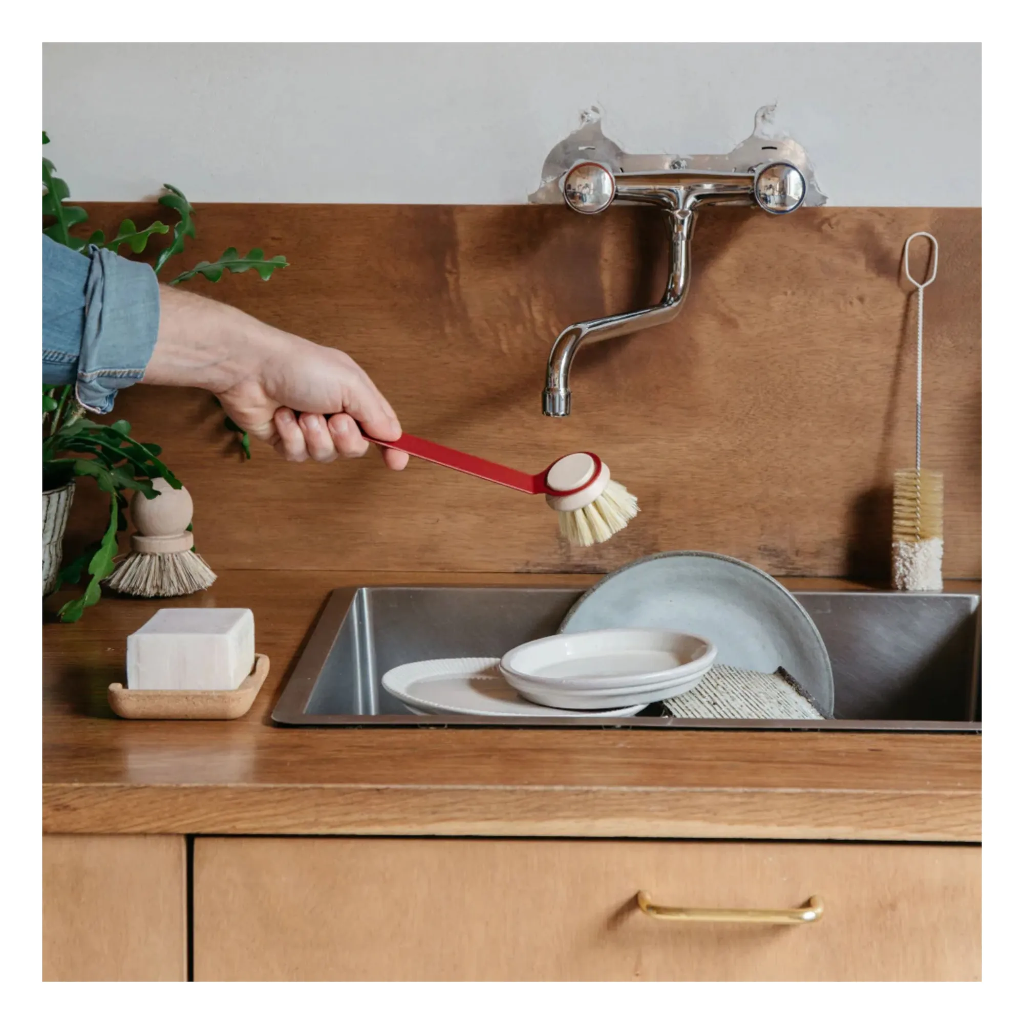 Andrée Jardin Brick Red Super Dish Handle