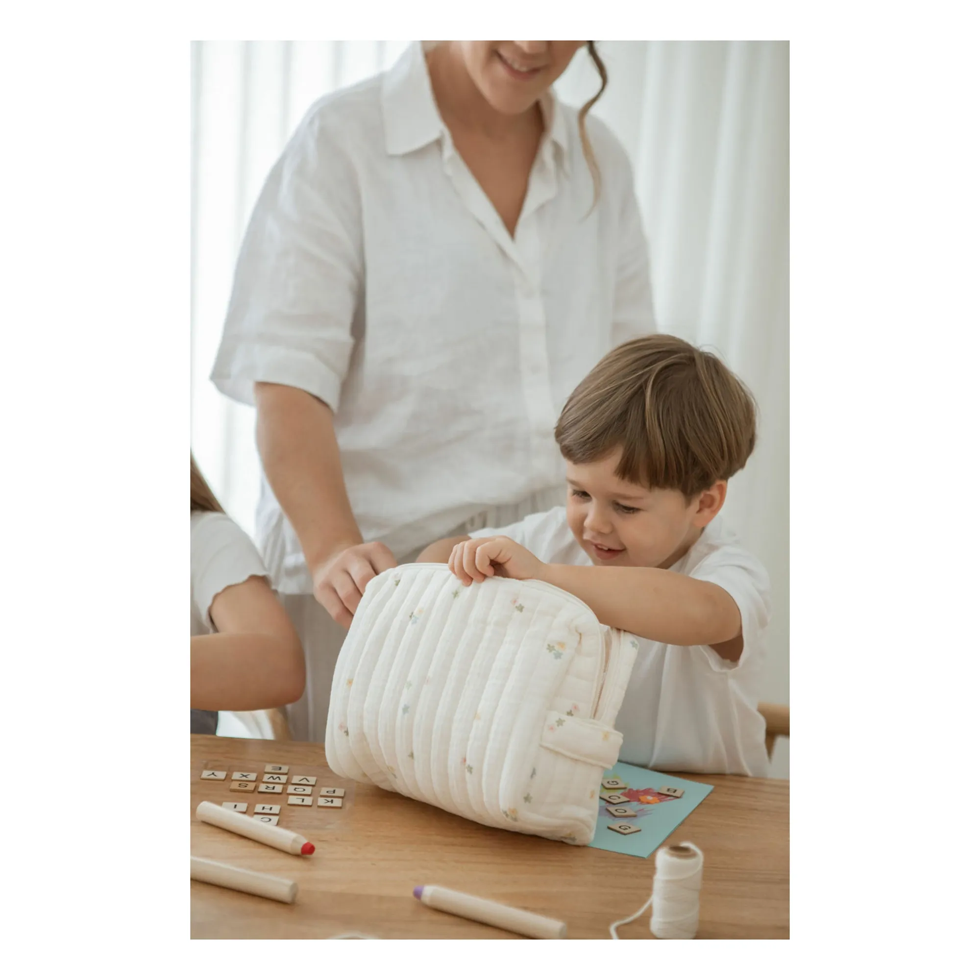 Trousse de toilette Daisies en coton bio | Ecru- Image produit n°6