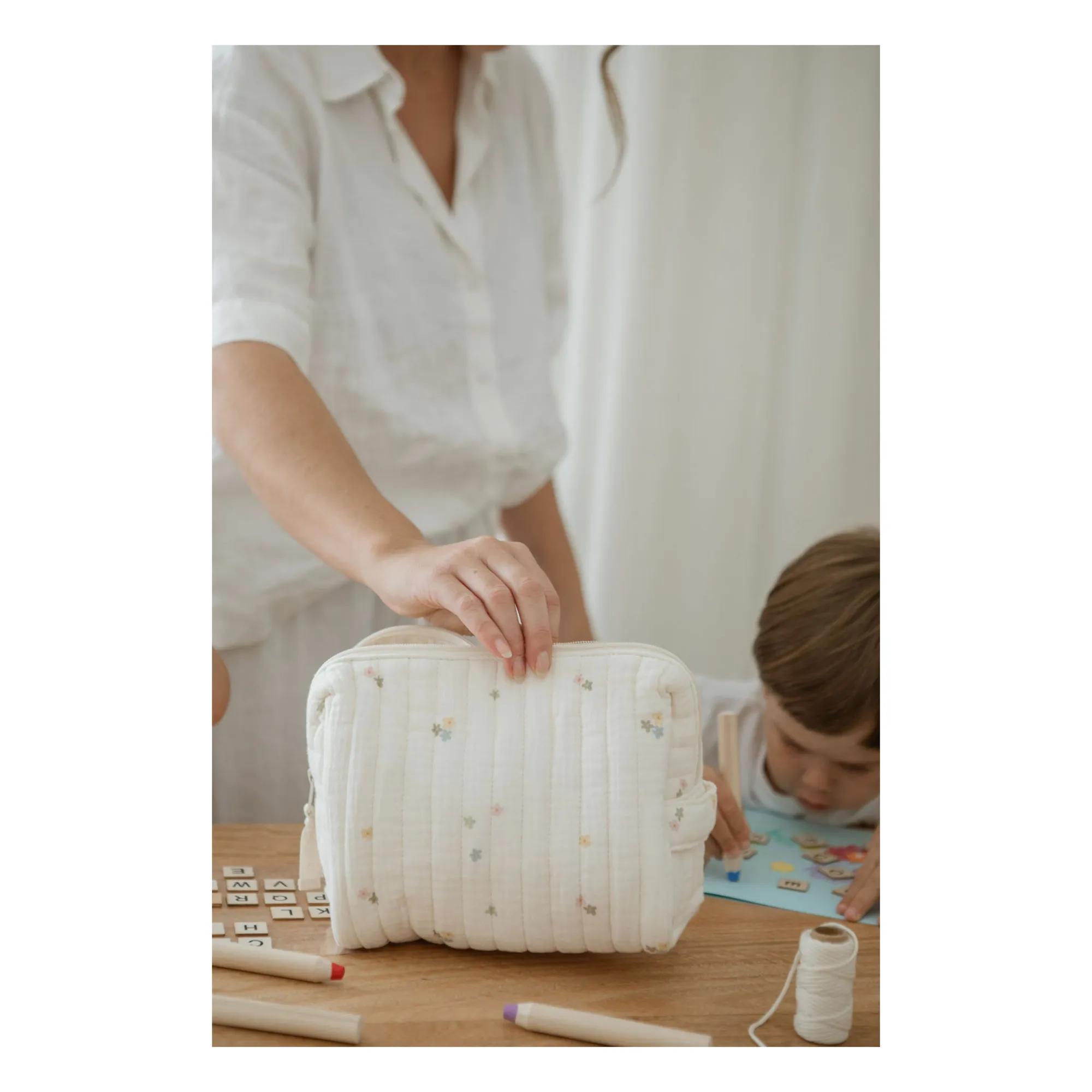 Trousse de toilette Daisies en coton bio | Ecru- Image produit n°1