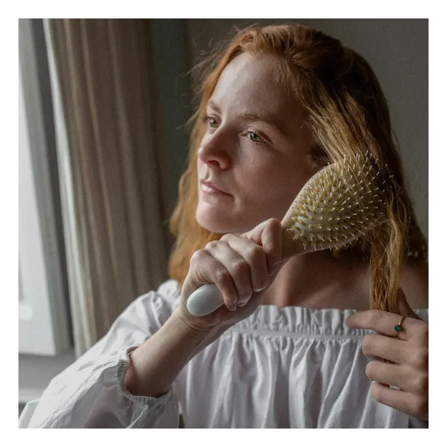 Maman Chérie detangling and shine brush 