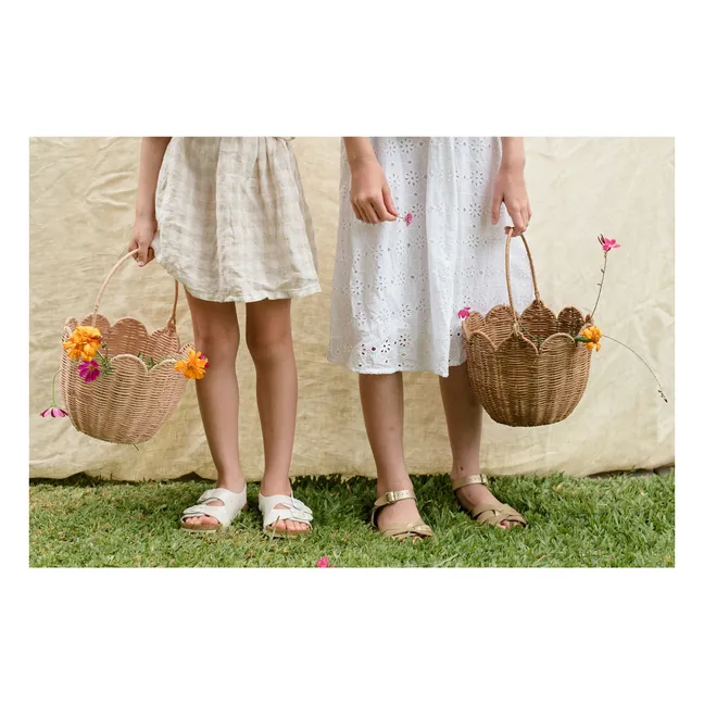 Cesta de ratán con pétalos | Rosa Melocotón