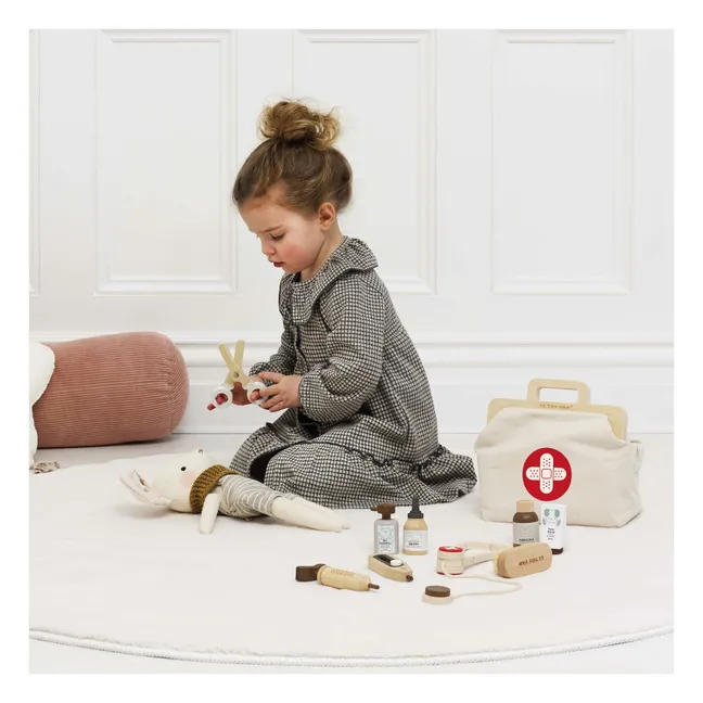 Veterinary case and accessories