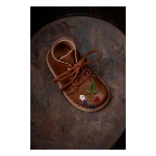 Botas de moras con vieira - Colección Uniqua | Marrón