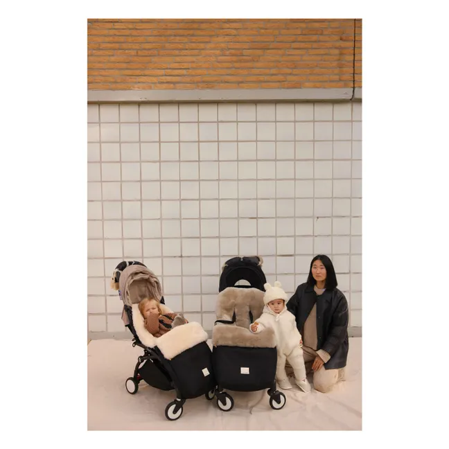 Universal fixed harness footmuff in lambskin | Toast