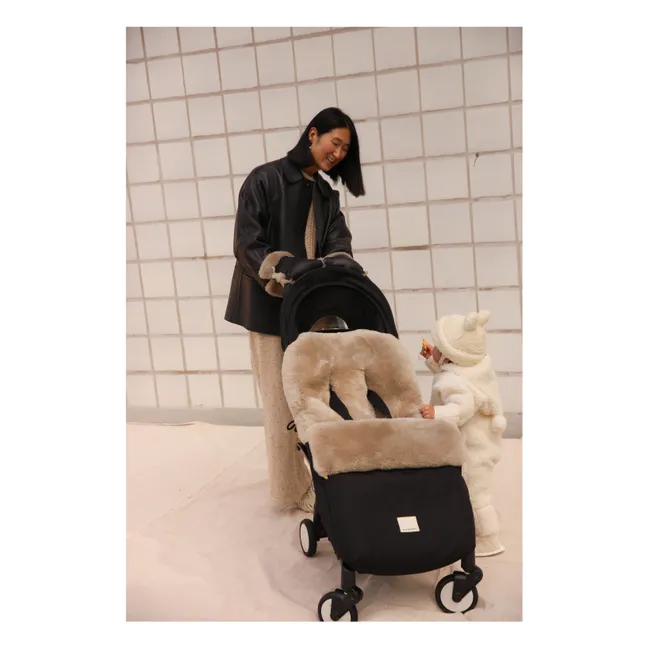 Universal fixed harness footmuff in lambskin | Toast