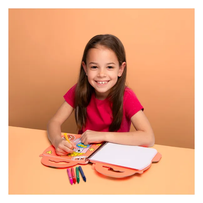Delicioso libro para colorear con pegatinas