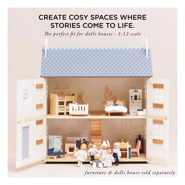 Familia de casas de muñecas de madera