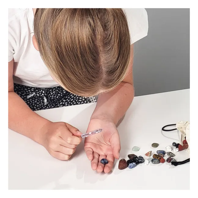 Caja de piedras preciosas y cristales