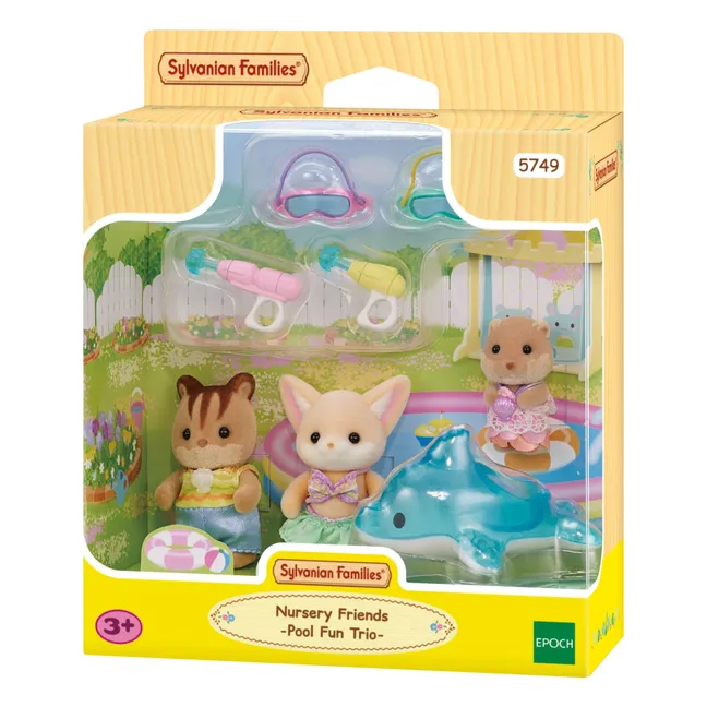 Il trio di bambini in piscina