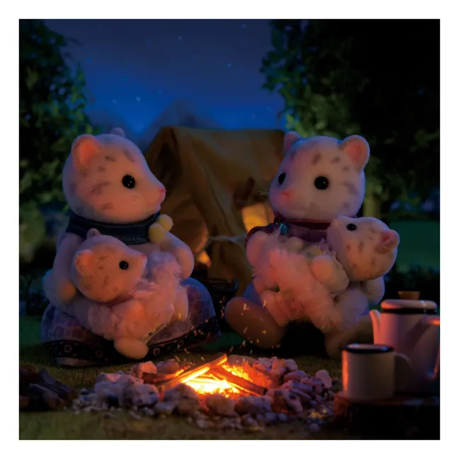 La familia de la pantera de las nieves