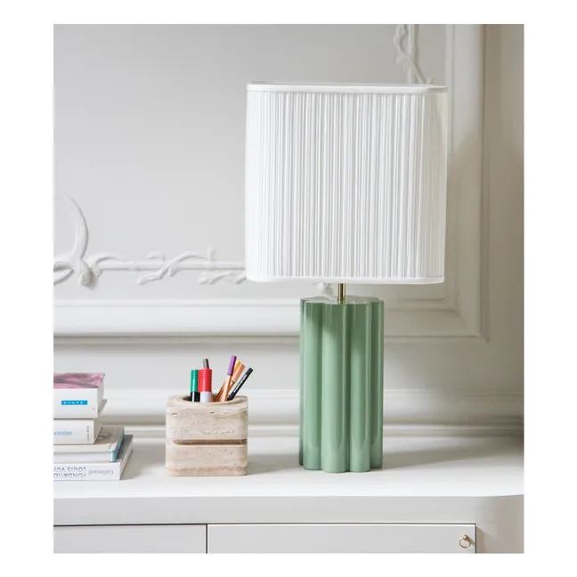 Lámpara de mesa Gioia de madera lacada y algodón plisado - versión UE (220 V) | Verde Almendra