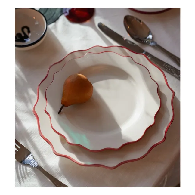 Assiette à dîner Carmine Scalloped | Carmin