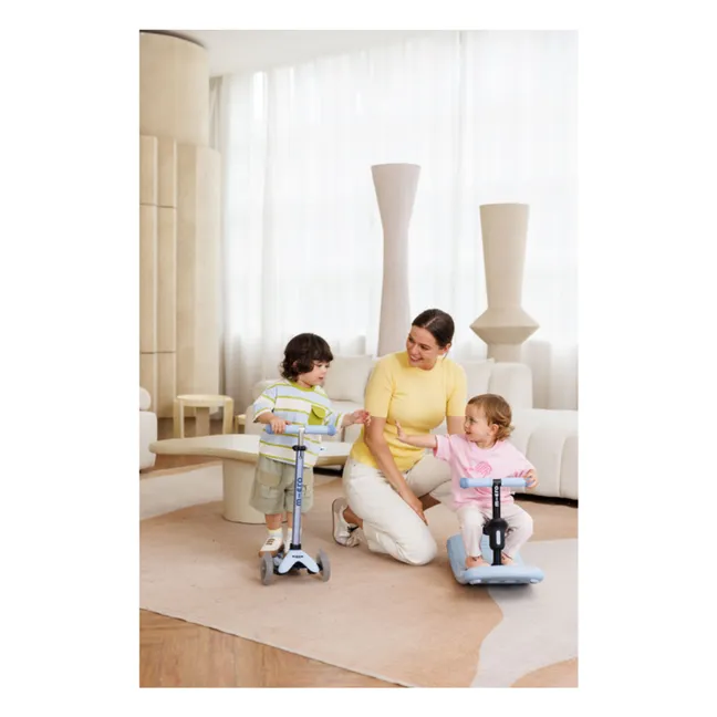 Mini Micro Deluxe Rock&amp;Go LED Scooter | Azul Claro