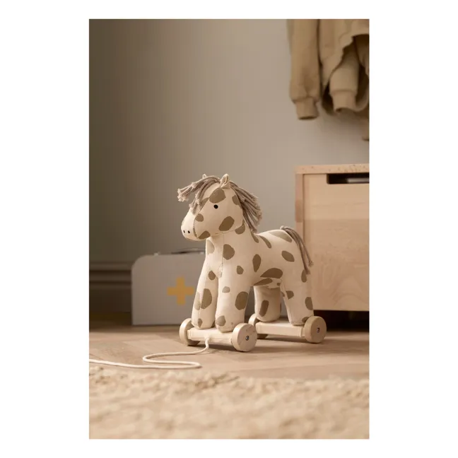 Dotty tirando del caballo