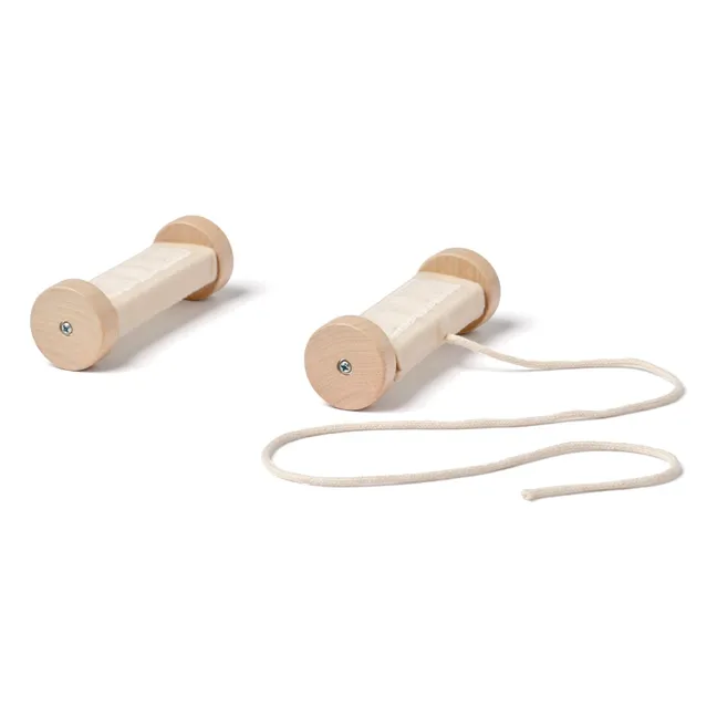 Vera tirando del caballo