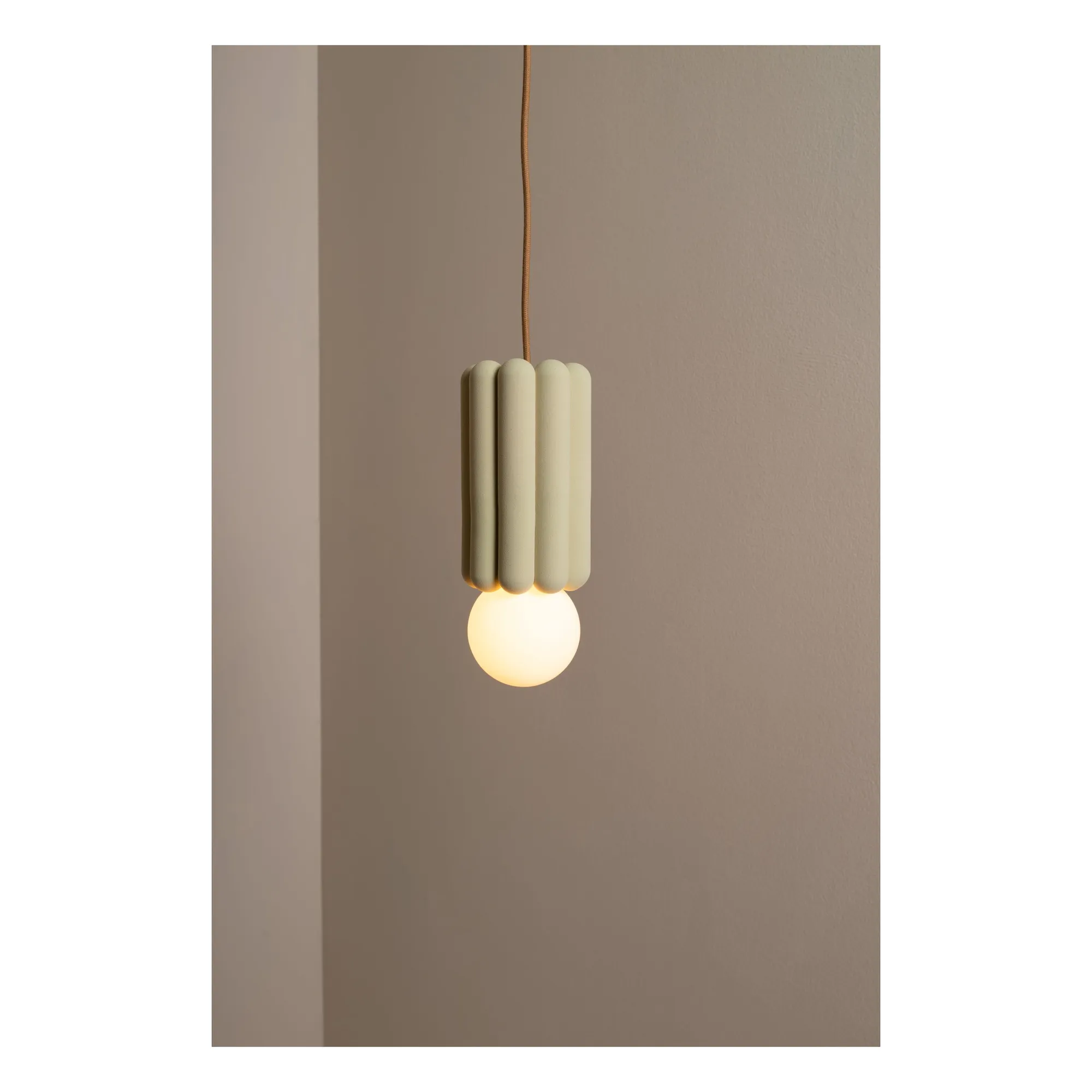 Stucco 3 ceramic pendant | Pistachio green- Product image n°1