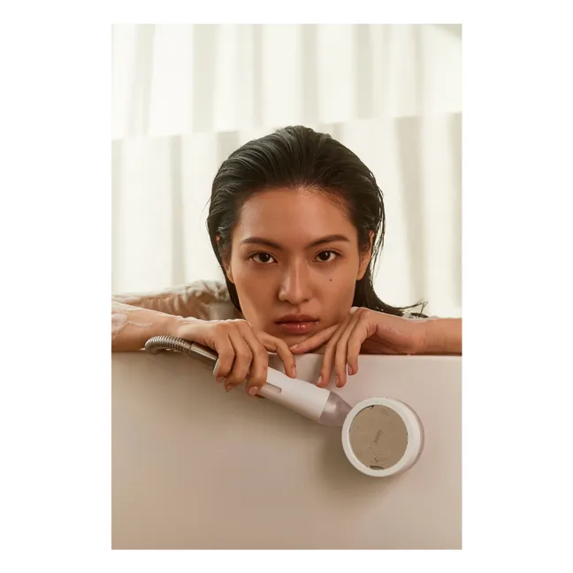 Filtering showerhead  | White