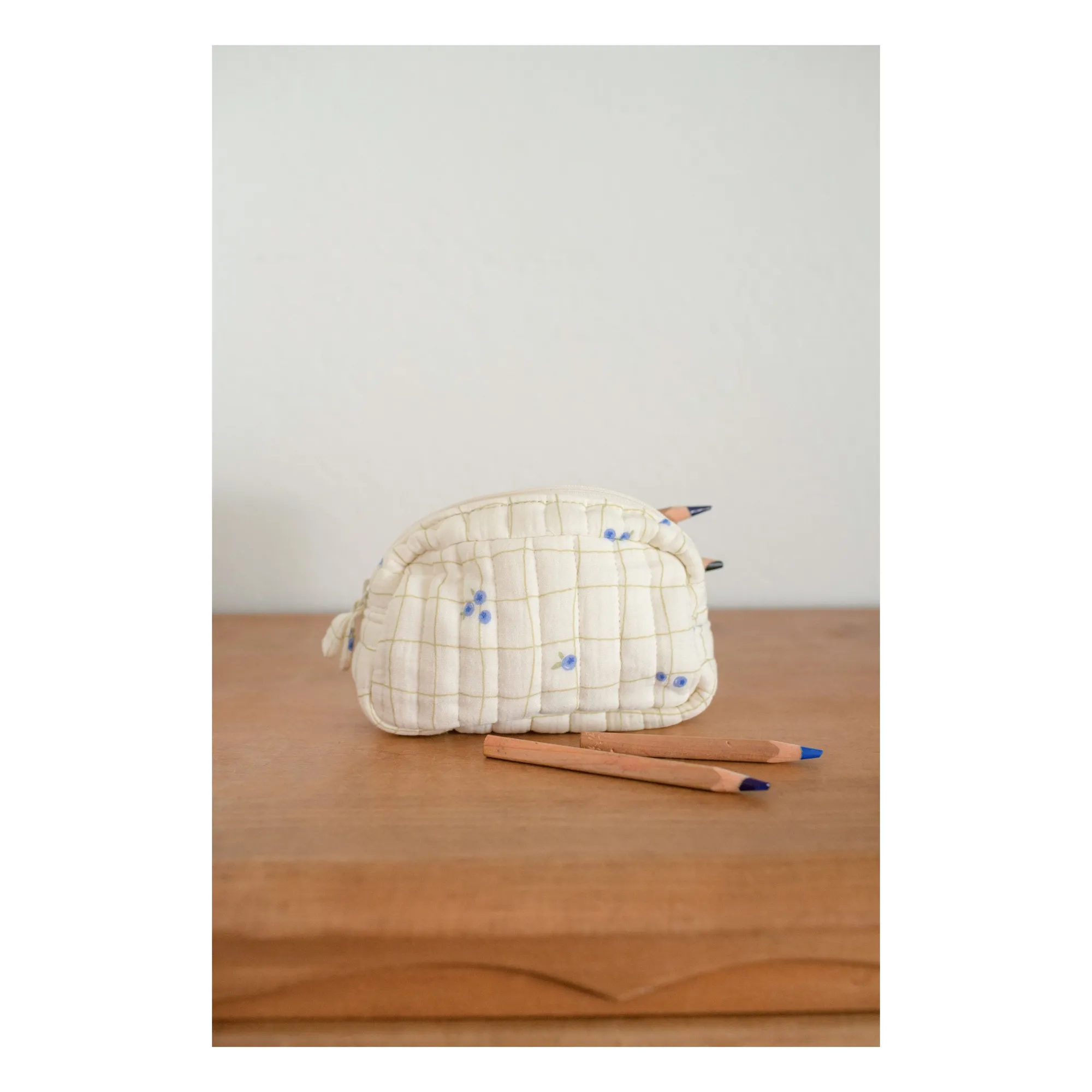 Soft Spot White Blueberries Make-Up Bag In Organic Cotton