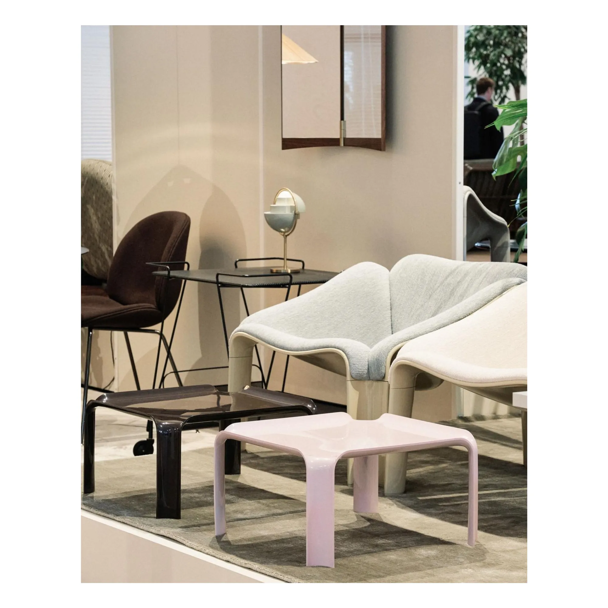 Table basse T877, Pierre Paulin | 	Lilas- Image produit n°1