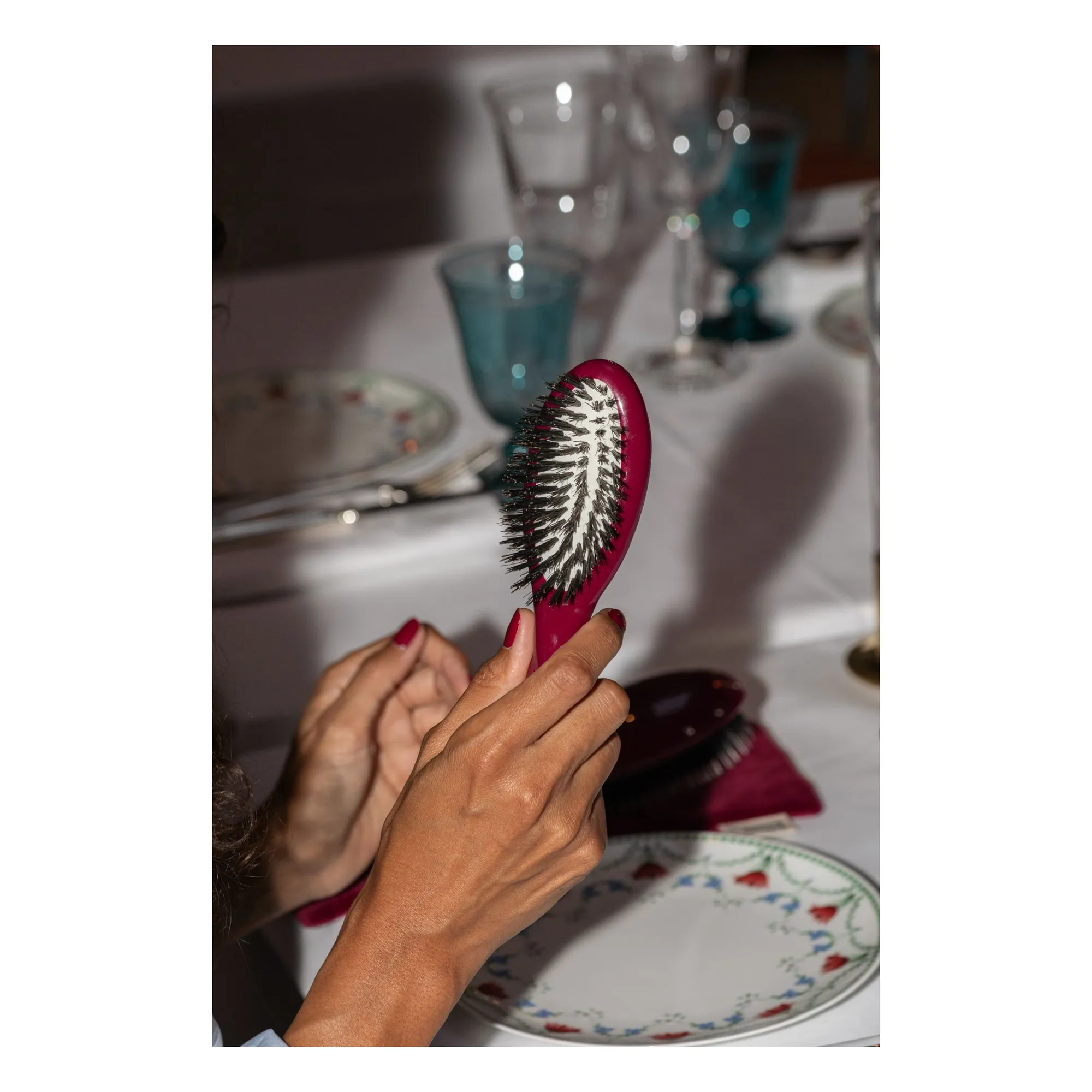 La Petite Brosse L'Universelle N°01 - Soin et Brillance  | Rouge cerise- Image produit n°2