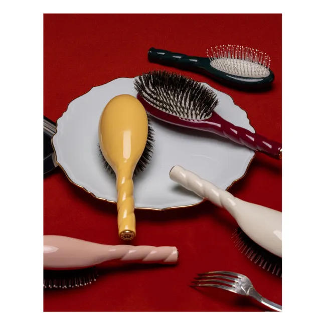 Brosse L'Universelle N°01 - Care and Shine  | Cherry red