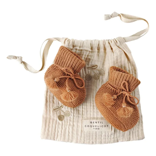 Chaussons en tricot et pochon brodé | Noisette