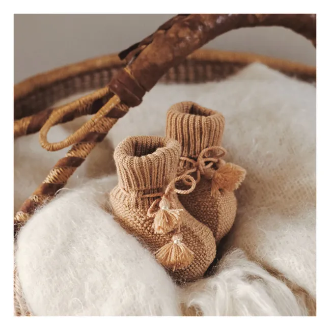 Chaussons en tricot et pochon brodé | Noisette