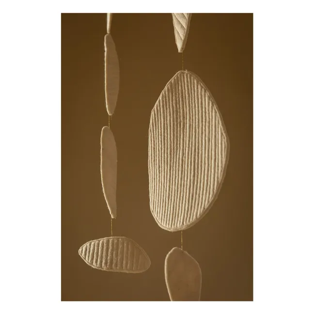 Cailloux quilted felt mobile | Ecru