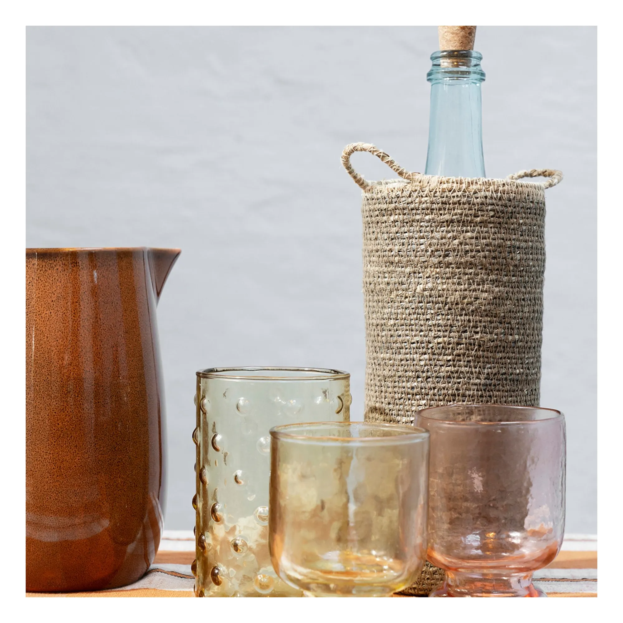 Verre à pied martelé  | Rose- Image produit n°2