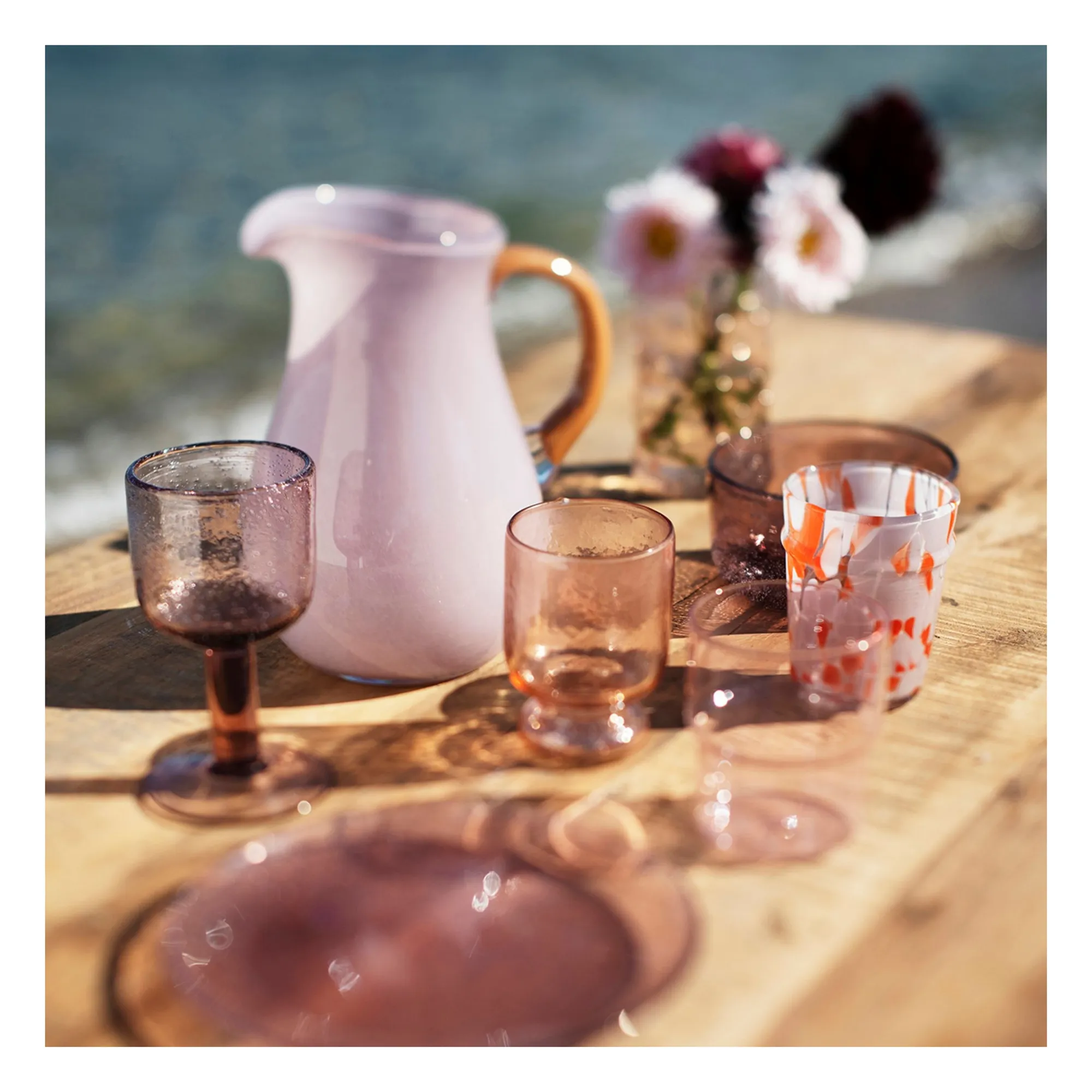 Verre à pied martelé  | Rose- Image produit n°1