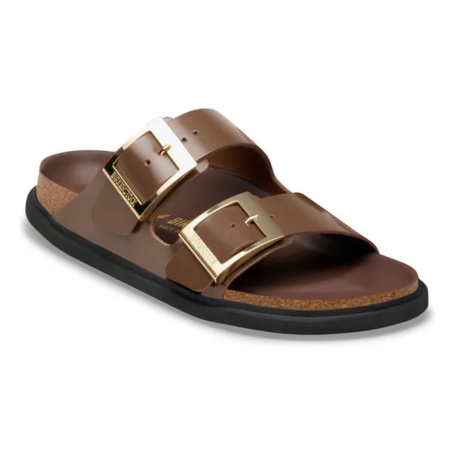 Sandalias de charol Arizona Droplet Buckle | Marrón