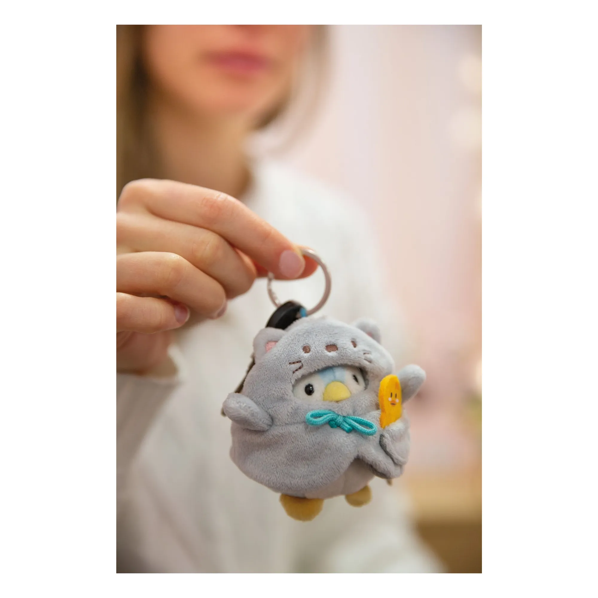 Peluche Pengouin Waddle et son déguisement Chat | Gris- Image produit n°1