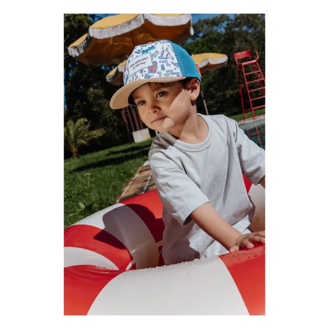 Baseball Game Trucker Baseball Cap mit gebogenem Schirm aus recycelten Fasern | Hellblau