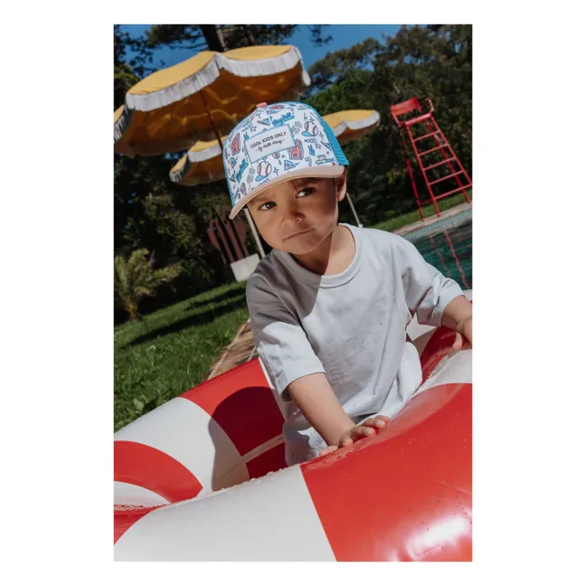 Baseball Game Trucker Baseball Cap mit gebogenem Schirm aus recycelten Fasern | Hellblau