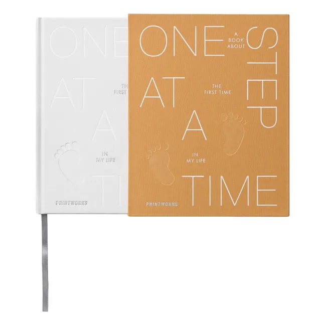 Álbum de fotos de bebé One Step at a Time | Ocre