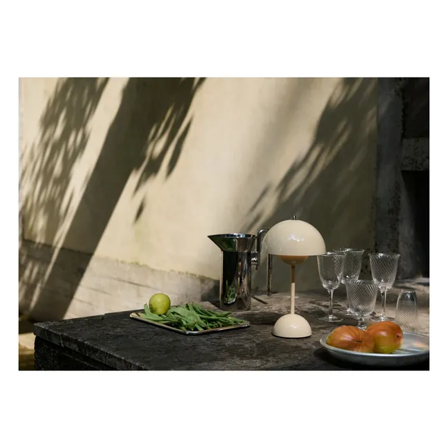 Lámpara de mesa Flowerpot VP9, Verner Panton | Marfil