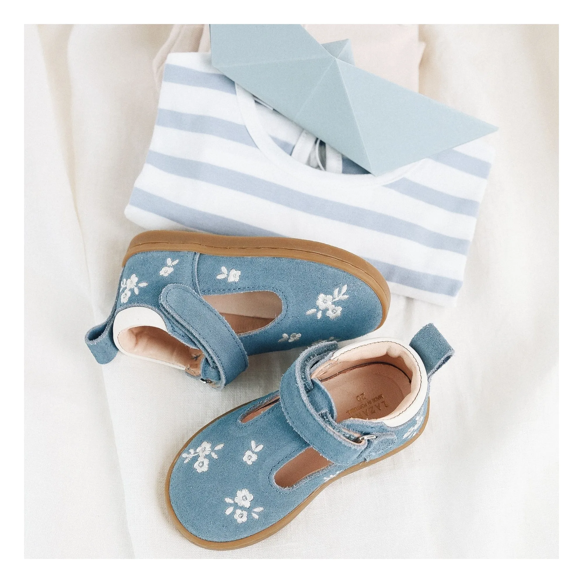 Babies Brodées Pia Etoile Fleurs Suede | Bleu jean- Image produit n°5