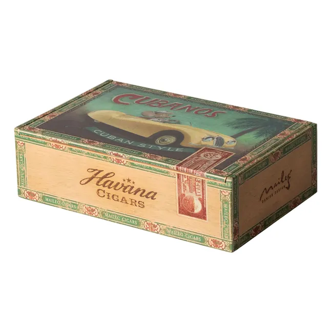 Abuelos ratones en su caja de puros